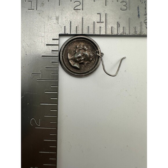 Vintage silver cameo girl disc Earrings - Picture 5 of 5